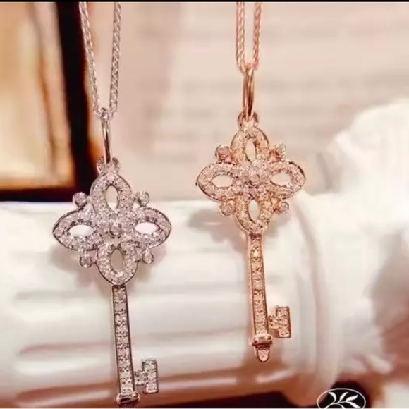 Silver key to the heart necklace - Picture 2 of 4